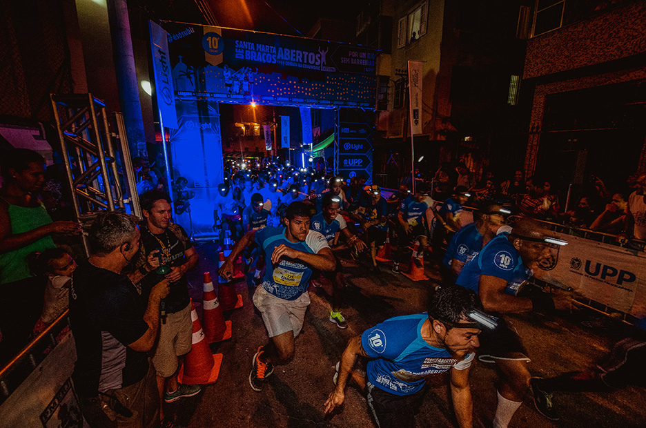 Santa-Marta-de-Bracos-Abertos, corrida de rua, projeto de braços abertos, corrida nuturna, night run, x3m,  sportsession, agência fotografica, cobertura fotografica esportiva,  fotografia esportiva