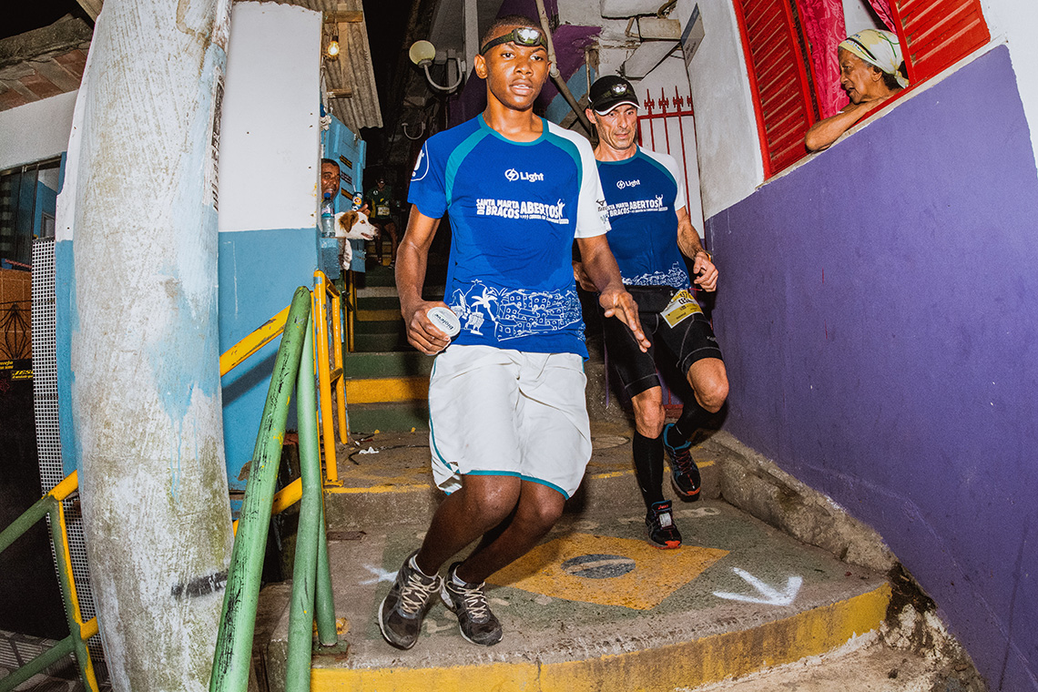 Santa-Marta-de-Bracos-Abertos, corrida de rua, projeto de braços abertos, corrida nuturna, night run, x3m,  sportsession, agência fotografica, cobertura fotografica esportiva,  fotografia esportiva