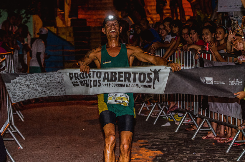 Santa-Marta-de-Bracos-Abertos, corrida de rua, projeto de braços abertos, corrida nuturna, night run, x3m,  sportsession, agência fotografica, cobertura fotografica esportiva,  fotografia esportiva